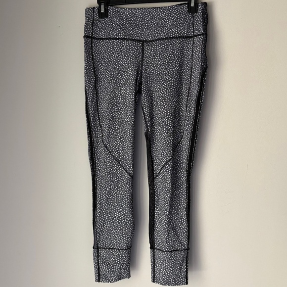 Lululemon Leggings Hit It 7/8 25" Frozen Fizz White Black Yoga Mesh Womens Sz 8 - Picture 1 of 6